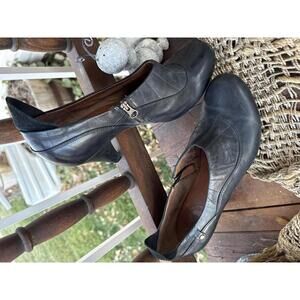 Black Leather Women's Pumps with Side Zipper